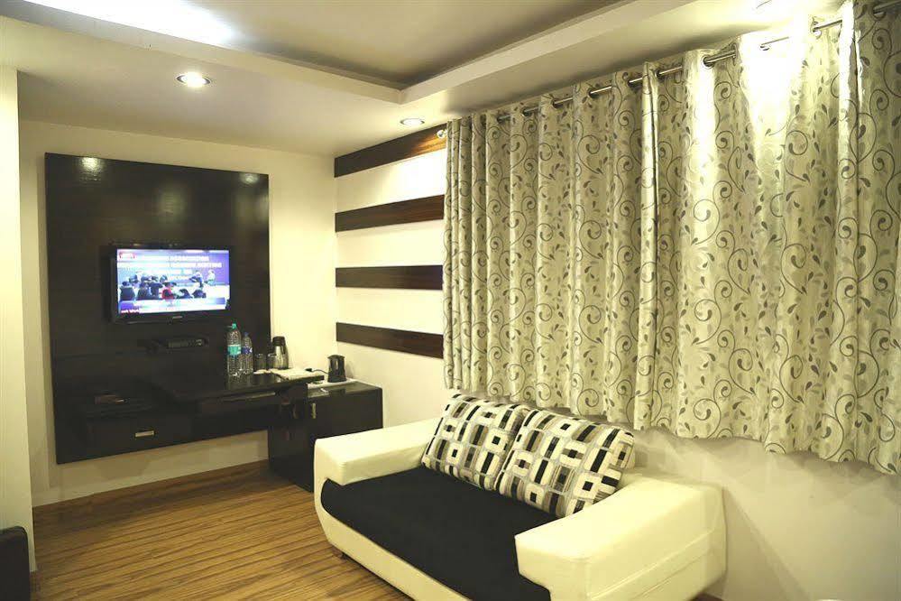 โรงแรมเอลเลแกนซ์ นิวเดลี ภายนอก รูปภาพ